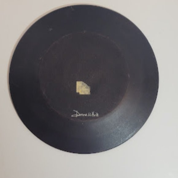 Donna White Hen Chicken Primitive Farmhouse Hand Painted Wood Composite Plate - Picture 4 of 5